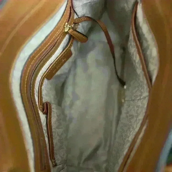 Michael Kors purse - Picture 6 of 8